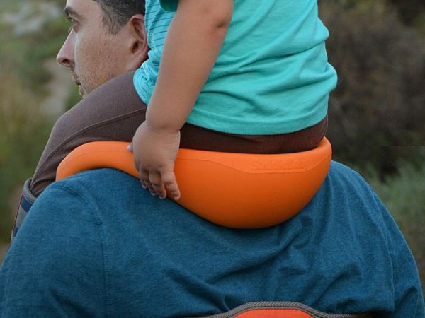 saddlebaby a hands free shoulder carrier for your child 7277