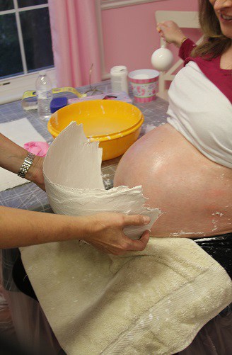 Belly casting offers expecting mothers 'more than a picture